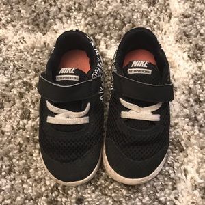 Black Nike with heart detail gym shoes